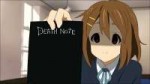 yui-holding-dethnote-k-on-17647427-600-338.jpg