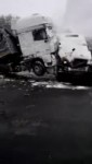 Застрявшему грузовику снесла морду другая фура 17.11.2017