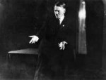 Hitler rehearsing his public speeches in front of the mirro[...].jpg