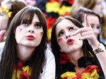 german-fans-girls-in-fifa-2014-world-cup[2].jpg