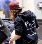 Kristen-Stuart-at-LAX-airport-on-her-way-to-Rob-Pattinson-w[...].jpg