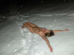 nude-snow-woman-bathes-hot-banyasauna-relax-finnish-cottage[...].jpg