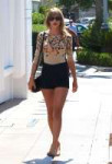 taylor-swift-in-shorts-at-the-grove-in-los-angeles1.jpg