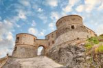 37543580-entrance-to-the-ancient-italian-castle-the-medieva[...].jpg