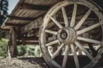 wooden-wagon-wheel-close-up-01.jpg