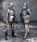 29163799-two-knights-in-the-ancient-metal-armor-standing-ne[...].jpg