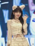 231112-wonyoung-v0-fozpa58pq2bf1.webp