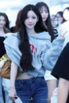 HQfxHgNaMAAHh1W.jpg