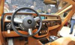 2017-Rolls-Royce-Phantom-dashboard-and-steering-wheel.jpg