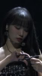 Chaewon cuts her hair on stage.mp4