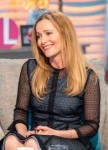 leslie-mann-appeared-on-lorraine-tv-show-in-london-03-20-20[...].jpg