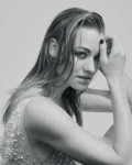 yvonne-strahovski-for-hunter-magazine-2018-1.jpg