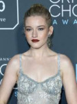 julia-garner-at-2019-critics-choice-awards-in-santa-monica-[...].jpg