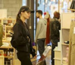 victoria-justice-shopping-in-la-01-18-2019-7.jpg