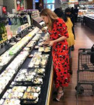 amy-adams-shopping-for-sushi-and-veggies-01-23-2019-3.jpg