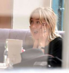 saoirse-ronan-at-a-pub-in-notting-hill-07-09-2019-3.jpg