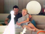 sophie-turner-and-joe-jonas-at-a-yacht-in-positano-07-14-20[...].jpg