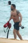 Charlie-Hunnam-Ben-Affleck-Shirtless-Hawaii-Pictures.jpg