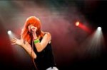 1324151275hayley-williams-43156257394.jpg