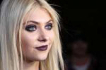 taylor-momsen-makeup-widescreen-wallpaper-54746-56481-hd-wa[...].jpg