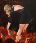 Taylor-Swift-with-fans-on-stage.jpg