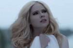 Avril-Lavigne-Head-Above-Water-screenshot-2018-billboard-15[...].jpg