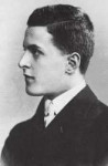 10.LudwigWittgenstein,agedabouteighteen.jpg