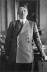 250px-BundesarchivBild183-H1216-0500-002,AdolfHitler.jpg