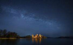night-sky-over-the-castle-1080P-wallpaper.jpg