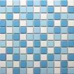 Azulejos-de-la-piscina-de-mosaicos-de-cer-mica-blanco-azul-[...].jpg