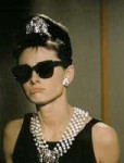 8ccbdf6ce66ec17baf71537edf78290a--holly-golightly-breakfast[...].jpg