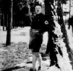 Adolf-Hitler-in-kurzer-Lederhose-Foto.jpg