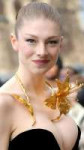 Hunter-Schafer-Android-wallpaper.jpg