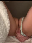 girlsBed(59dea196-c548-4084-832a-2ca3c70b8c8c-0pnGeP7Jlogo).webm