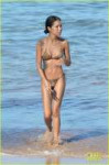 jhene-aiko-bikini-beach-05.jpg