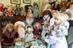 Barry-Collingswood-and-his-haunted-doll-collection.jpg