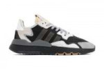 AdidasOriginalsNiteJogger-CoreBlack-Carbon-White-BD7933-226[...].jpg