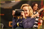 jena-malone-sam-claflin-hunger-games-victory-tour-in-minnes[...].jpg