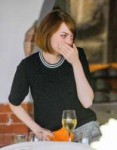 emma-stone-having-lunch-in-venice-italy-august-20146.jpg