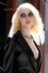 Taylor+Momsen+Taylor+Momsen+Shoots+Music+Video+sl39dwH7R55l.jpg