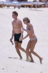 taylor-swift-in-bikini-at-a-beach-in-turks-and-caicos-07-09[...].jpg