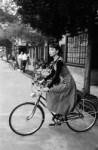 Audrey on the set of Sabrina, 1953.jpg