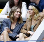 ashley-benson-and-cara-delevingne-u.s.-open-women-s-final-0[...].jpg