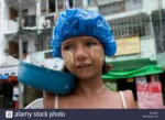 handicapped-girl-collecting-money-in-yangon-downtown-myanma[...].jpg