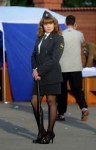 Девка натянула милицейскую фуражку и сняла одежду