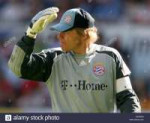 munich-goalie-oliver-kahn-gestures-during-his-last-away-bun[...].jpg