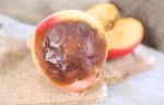 depositphotos32219531-stock-photo-rotten-apples-on-wooden-b[...].jpg