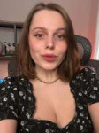 Elien Lay декольтее.jpg