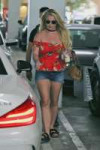 britney-spears-flaunts-dancer-physique-in-classic-denim-shorts-03.webp