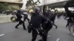 Protesters-fight-back-with-Hong-Kong-Police.mp4